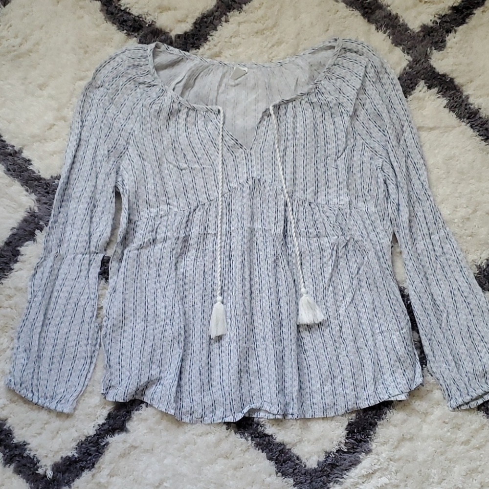 Old Navy blue patterned tie front top